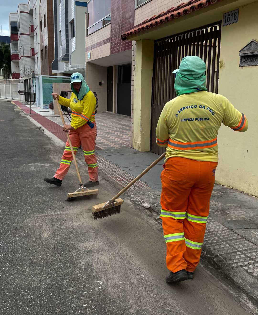 CODEG realiza mutirão de limpeza na Praia do Morro 