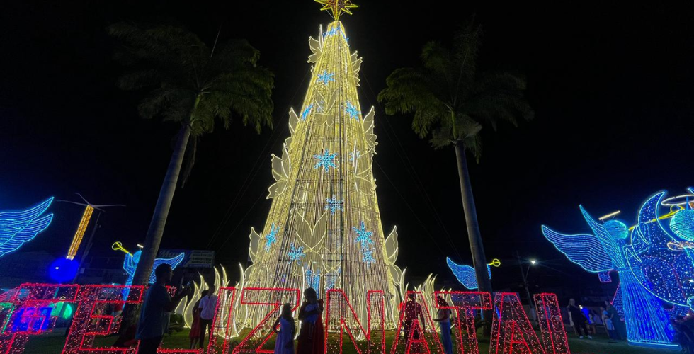 CODEG Realiza Decoração de Natal e enfeita as Ruas de Guarapari