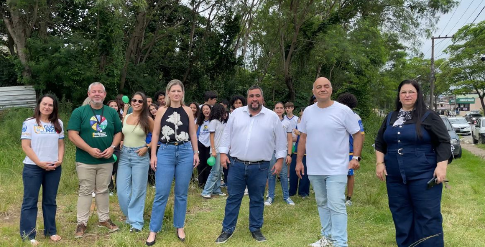 Guarapari floresce com o plantio de ipês em projeto de arborização urbana