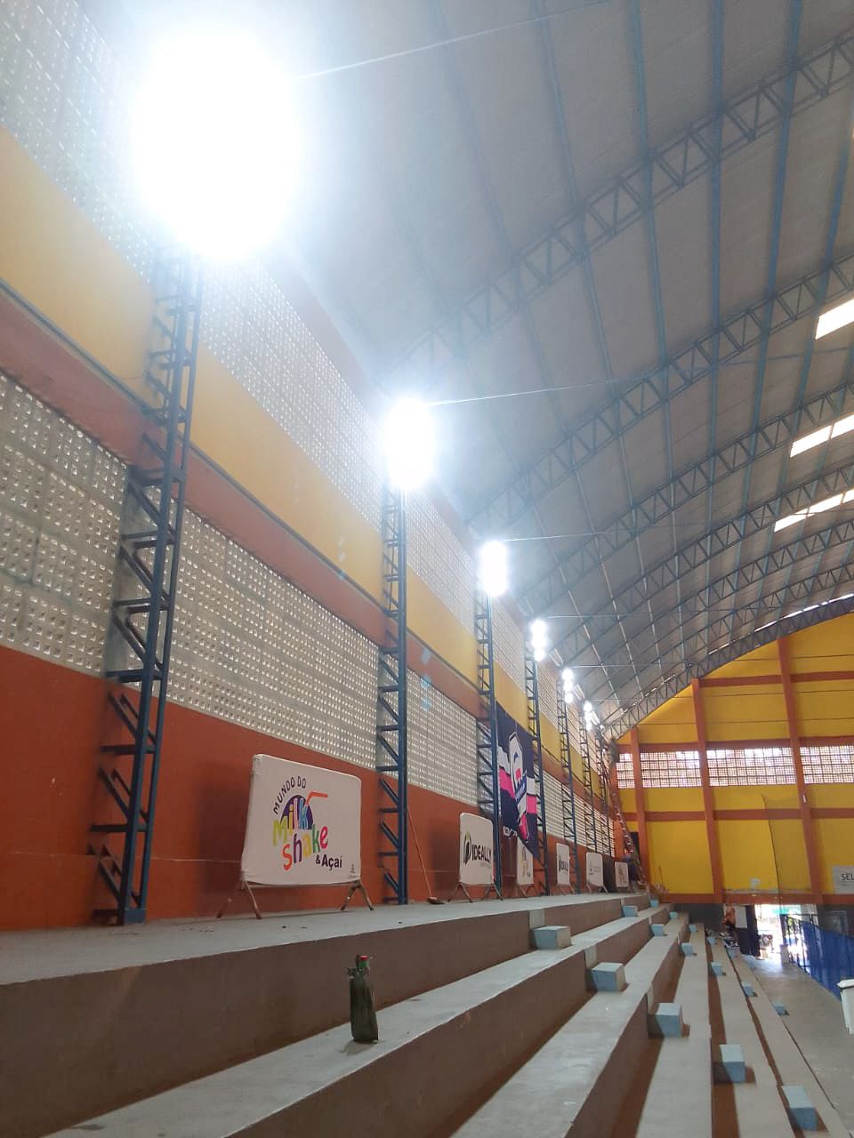 Mais iluminação e segurança nas escolas!
