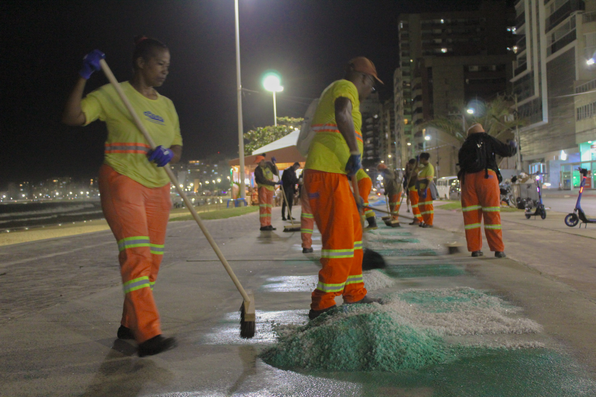 CODEG realiza limpeza dos tapetes de Corpus Christi e garante organização dos espaços públicos após celebração